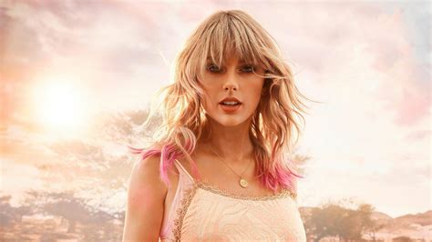 Is Taylor Swift Pop Music: A Melodic Journey Through Genres and Emotions